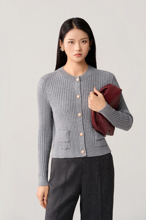 Áo khoác len cổ tròn túi ốp cách điệu