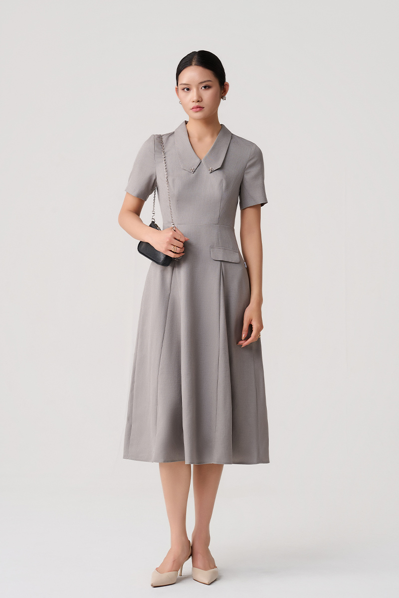 Đầm xoè lá cổ bẻ hình thoi nắp túi giả Đầm xoè lá cổ bẻ hình thoi nắp túi giả