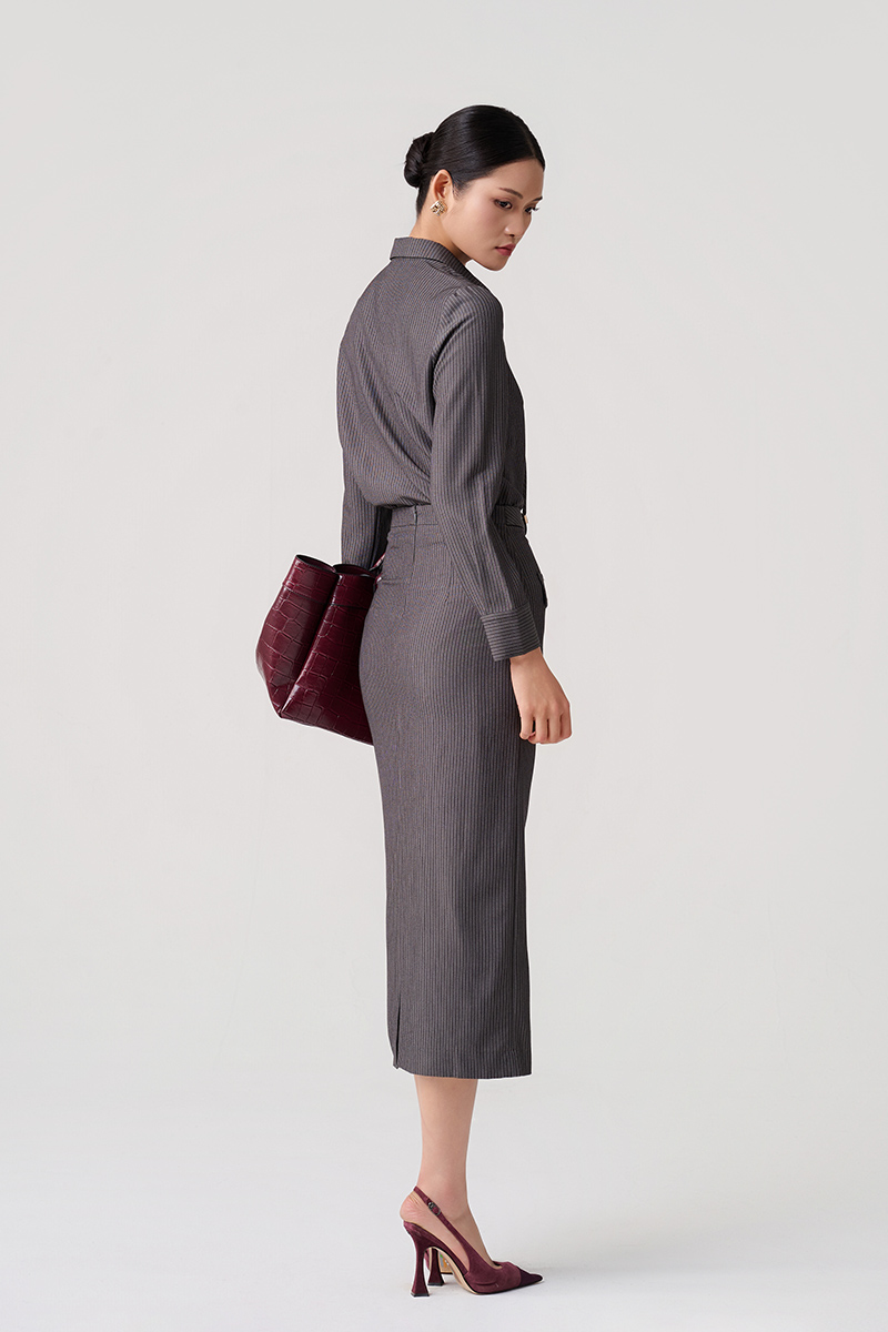 Chân váy kẻ dài đai luồn đỉa kẹp sườn Sơ mi kẻ DT lá cổ nhọn kèm dây