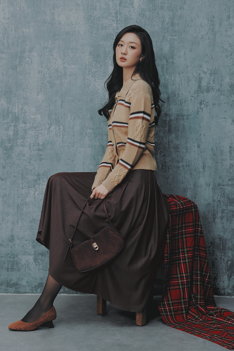 Chân váy xoè xếp ly hông diễu chỉ Chân váy xoè xếp ly hông diễu chỉ