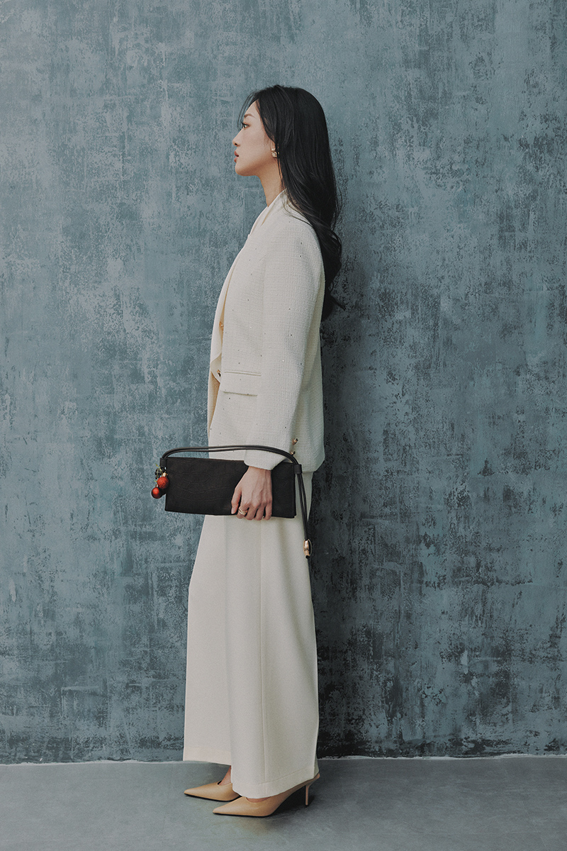 Áo khoác tweed cổ V phối khăn lụa Áo khoác tweed cổ V phối khăn lụa