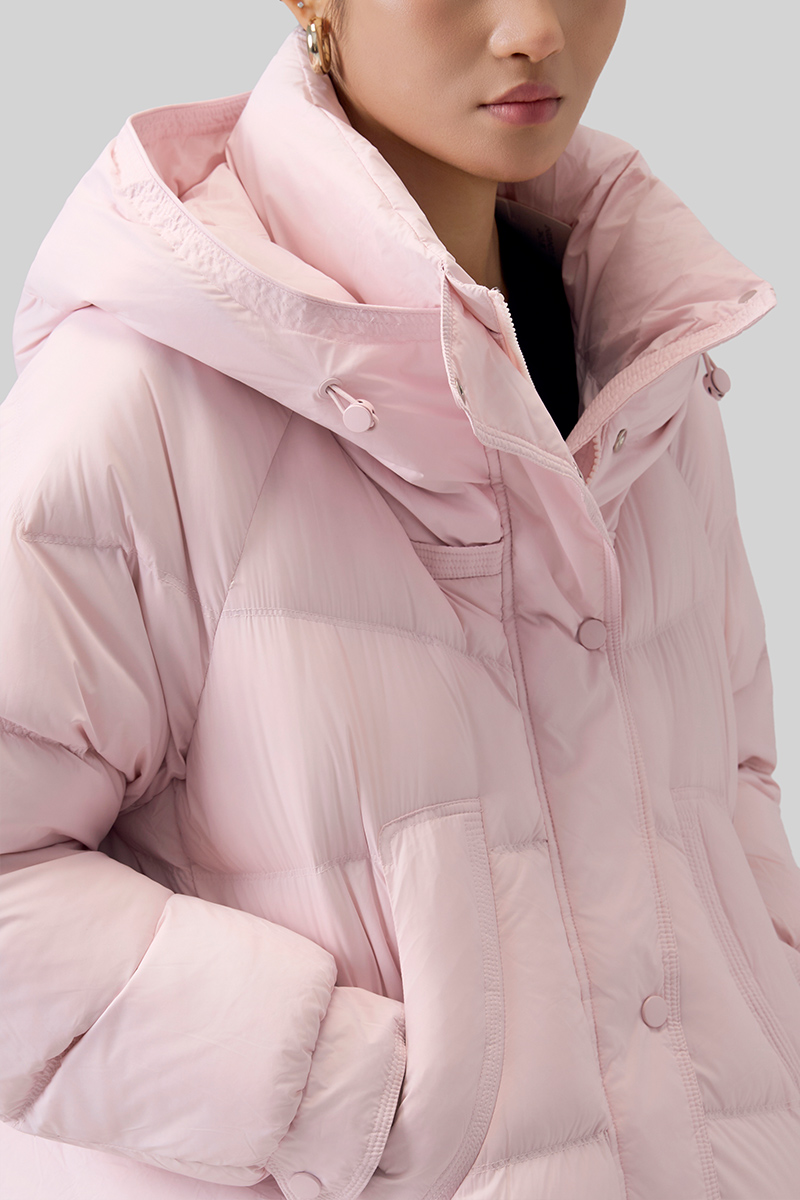 Áo khoác phao dáng ngắn đáp túi cong Áo khoác phao dáng ngắn đáp túi cong