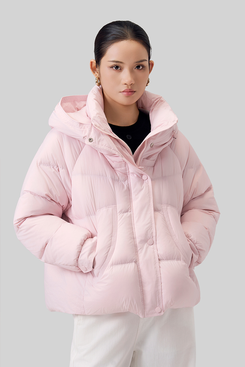 Áo khoác phao dáng ngắn đáp túi cong Áo khoác phao dáng ngắn đáp túi cong