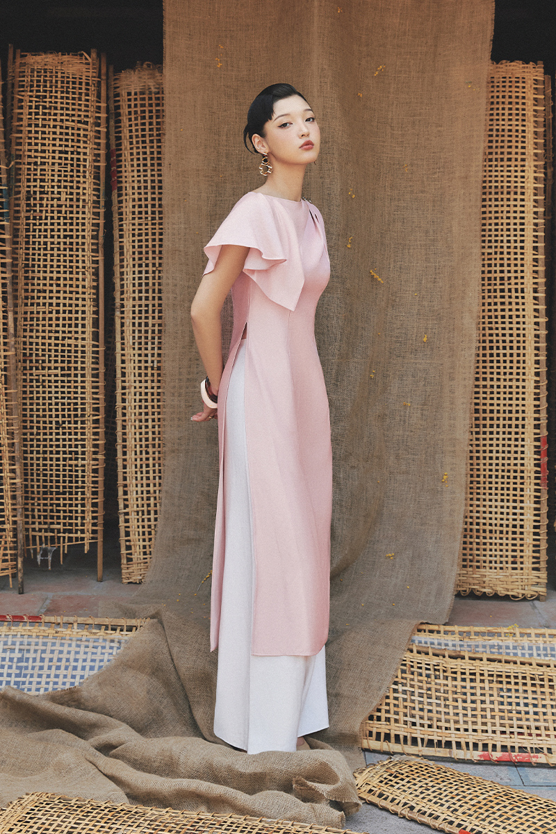 Áo dài xếp ly vai bèo tay lệch Áo dài xếp ly vai bèo tay lệch