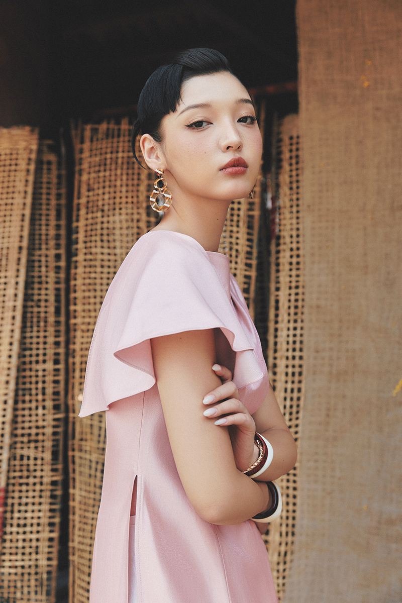 Áo dài xếp ly vai bèo tay lệch Áo dài xếp ly vai bèo tay lệch