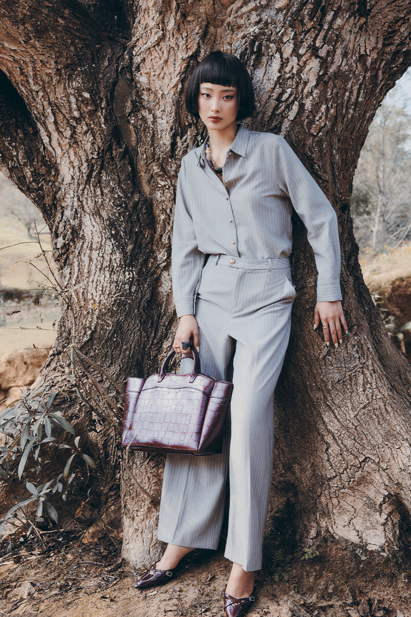 Sơ mi DT kẻ suông kèm cà vạt Quần suông kẻ cạp quai nhê