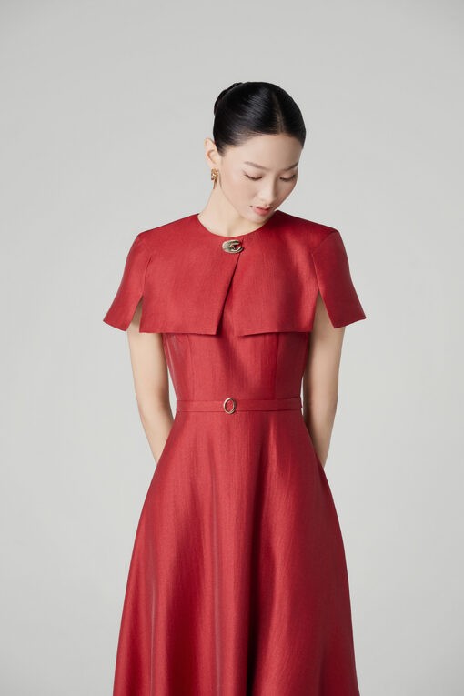 Đầm xoè tay cape đính cúc