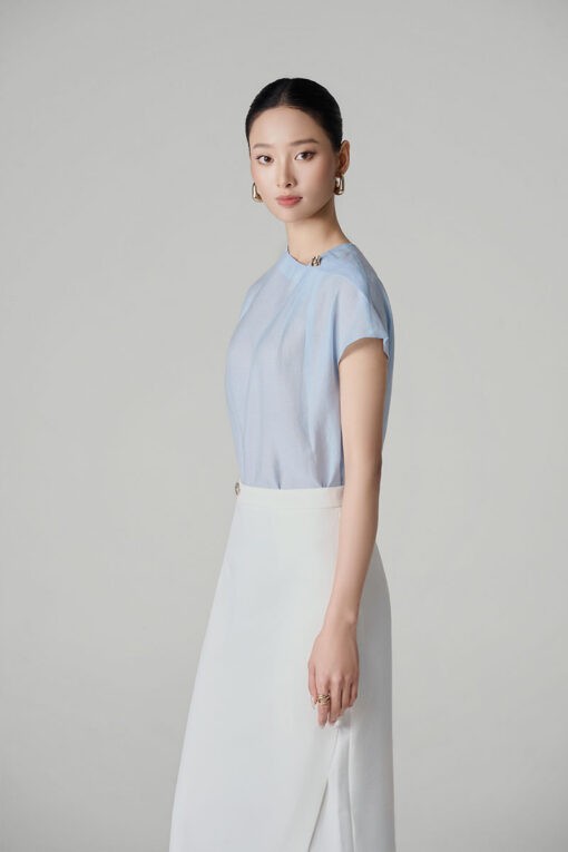 Sơ mi CT tay liền, cổ xếp ly lệch đính cúc