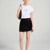 Áo thun CT tay liền in hình nơ Quần sooc giả váy cạp trễ cúc trang trí
