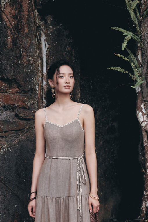 Đầm maxi 2 dây gấu in hoạ tiết, eo tết dây