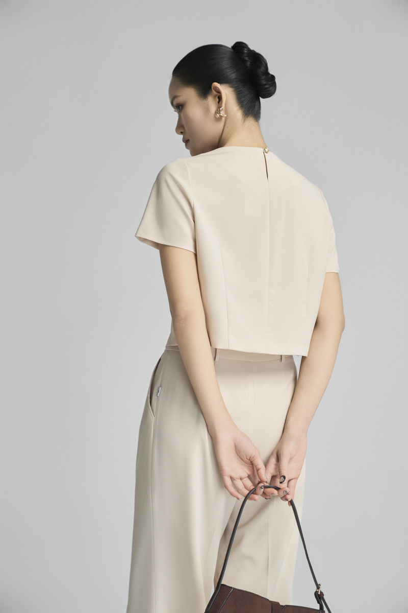 Áo sơ mi kiểu croptop cổ lệch tạo nơ Áo sơ mi kiểu croptop cổ lệch tạo nơ