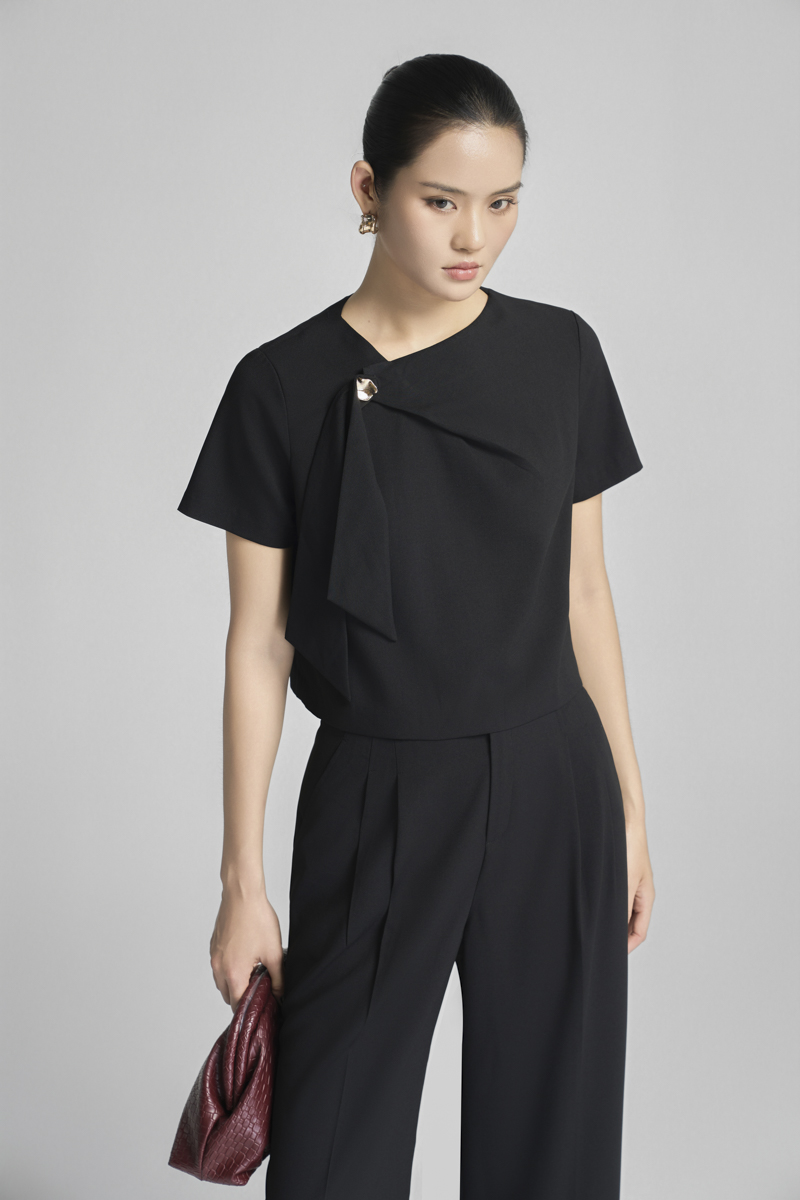 Áo sơ mi kiểu croptop cổ lệch tạo nơ Áo sơ mi kiểu croptop cổ lệch tạo nơ