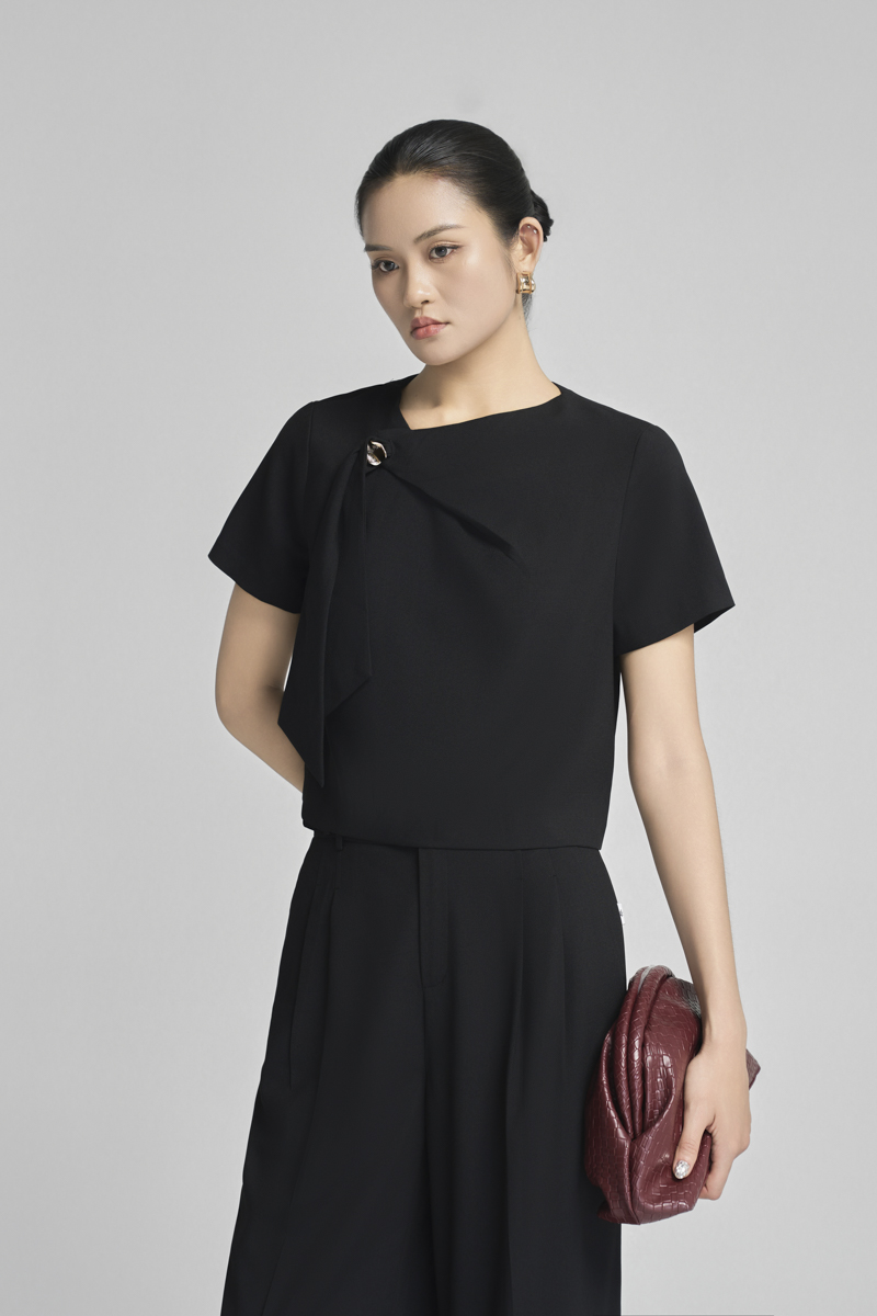 Áo sơ mi kiểu croptop cổ lệch tạo nơ Áo sơ mi kiểu croptop cổ lệch tạo nơ