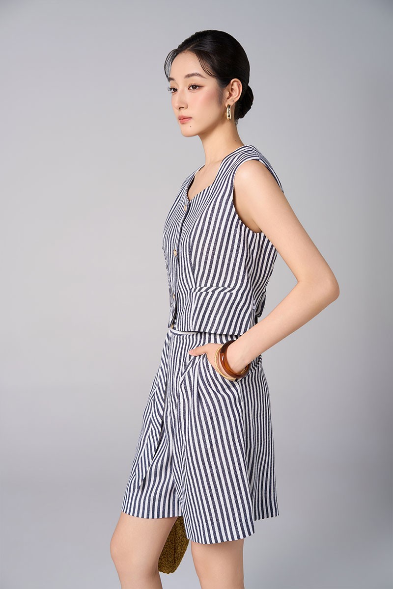Quần sooc lửng can dây, lệch cạp Quần sooc lửng can dây, lệch cạp