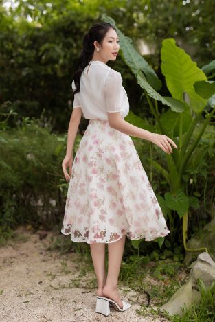 Mua Chân Váy Hoa Nữ New Design Thiết Kế Dáng Váy Dài Xòe, Họa Tiết Hoa Thêu  Phong Cách Hàn Quốc Trẻ Trung ,Vải Mới ,Mịn Đẹp CV0080 - đen - S