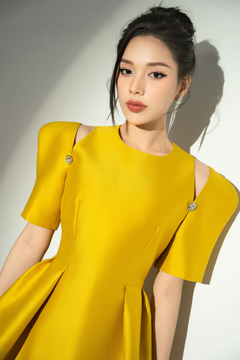 Nhã Phương diện váy vàng nổi bật, xinh đẹp cuốn hút - Báo điện tử VnMedia -  Tin nóng Việt Nam và thế giới