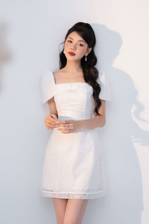 Đầm A cổ vuông tay liền thân