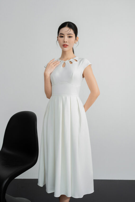 Đầm xòe cổ khoét giọt lệ