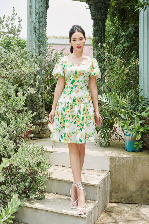 Đầm xòe cổ vuông tay chuông