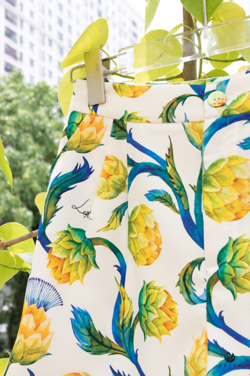 Quần soóc in hoa gấp gấu