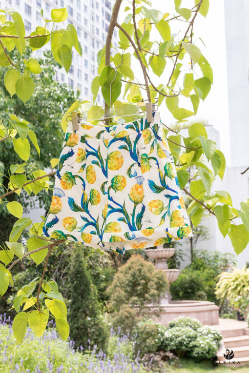 Quần soóc in hoa gấp gấu