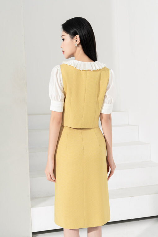 CV bút chì đính khuy xẻ trước