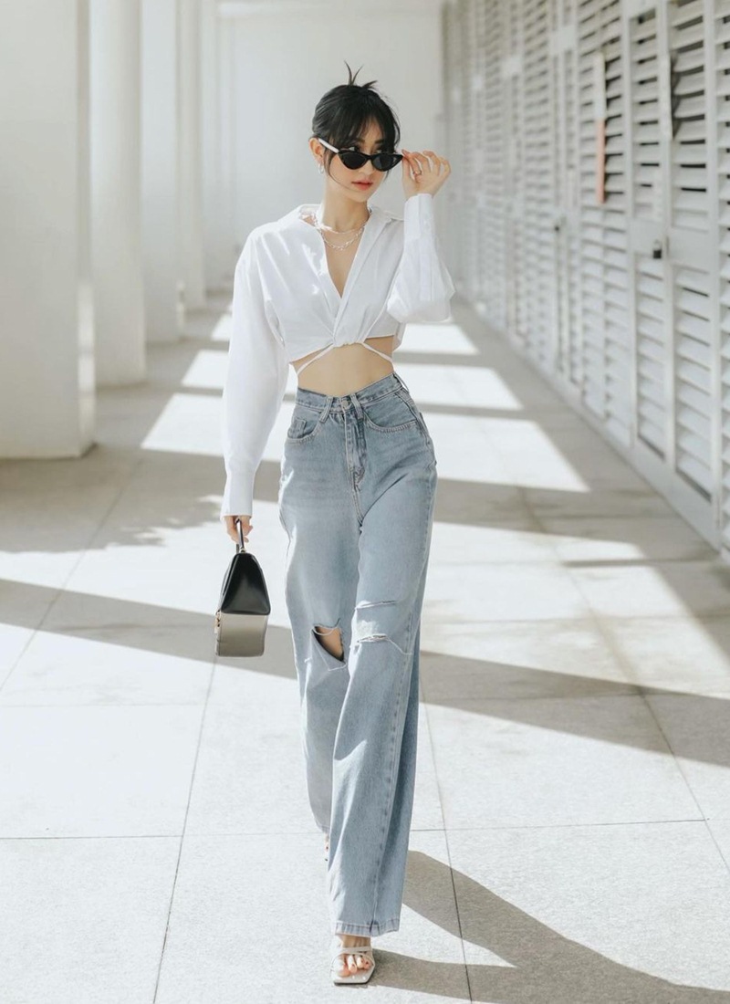 Quần jeans ống suông và áo sơ mi: Công thức cho vẻ ngoài trẻ trung, thanh lịch