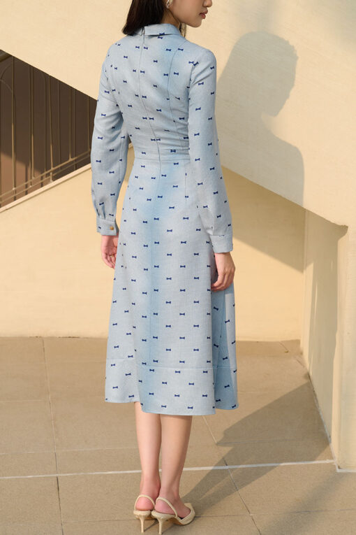 Đầm A xoè hoạ tiết nơ cổ đính nơ phối