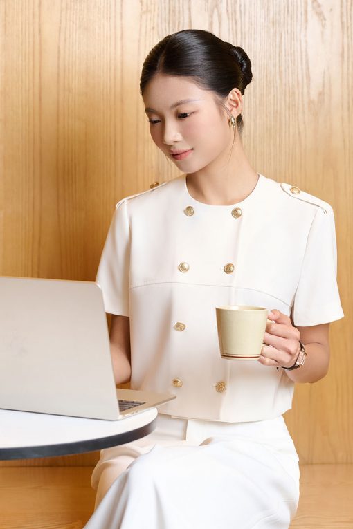 Áo kiểu CT croptop cá vai đính cúc