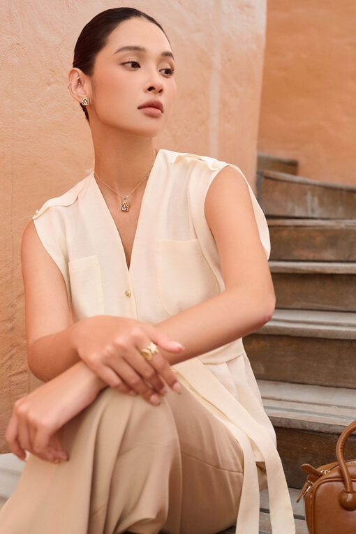 Áo kiểu sát nách cổ V xẻ sau kèm đai