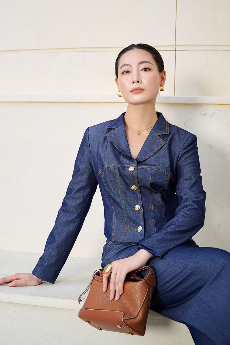 6 tips diện váy cổ yếm đi biển giúp quý cô tự tin vui chơi cả ngày chân váy denim