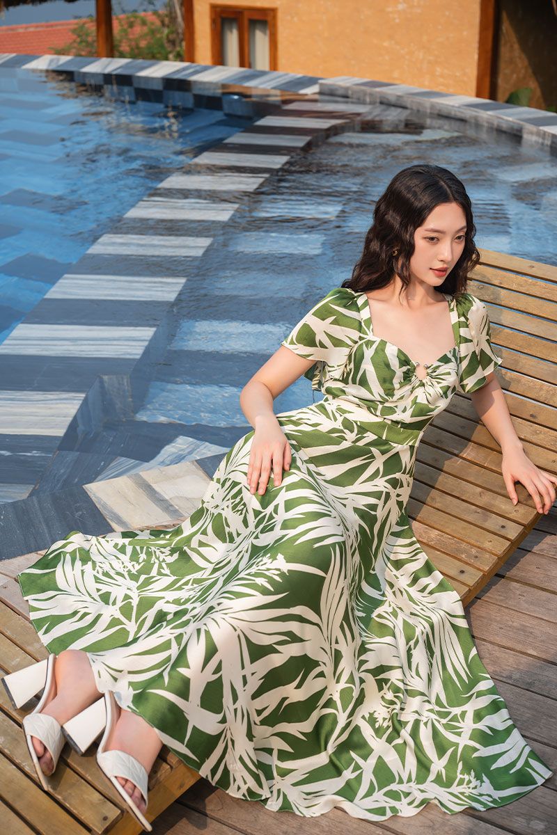 4 thiết kế chân váy xếp ly giúp nàng công sở thăng hạng outfit đầm đi biển