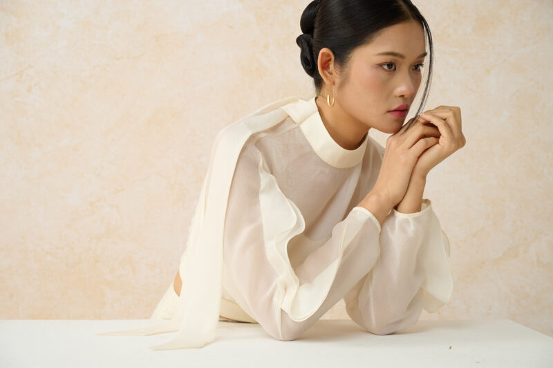 Áo thun cotton nữ và 6 tips mix đơn giản mà siêu cuốn váy trắng dự tiệc