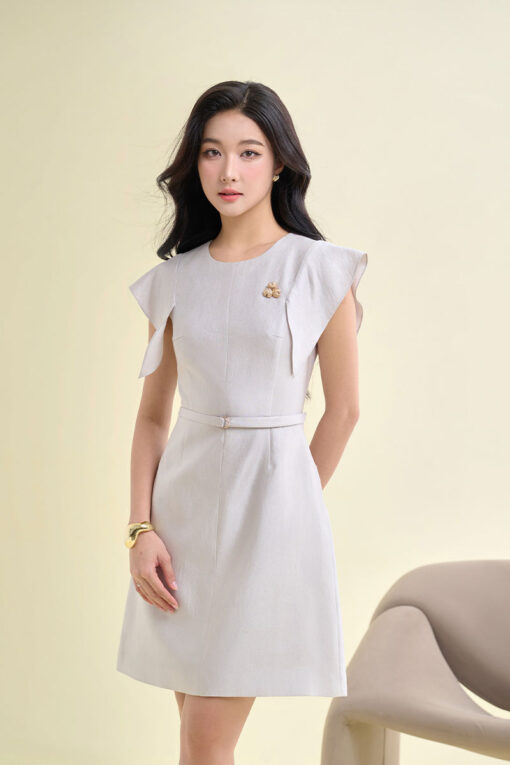 Đầm A tay bong ngực đính cúc trang trí