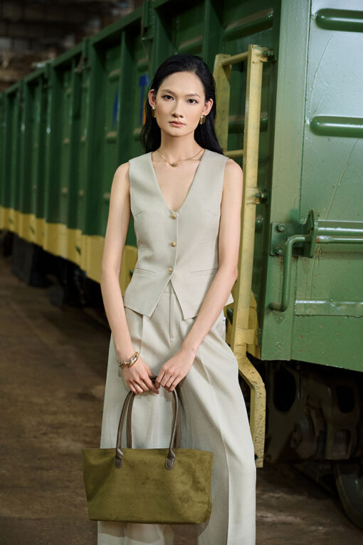 Áo gile cổ trứng bổ cơi túi trang trí