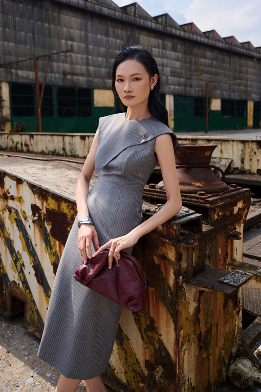 Đầm ôm vạt ngực bong chéo