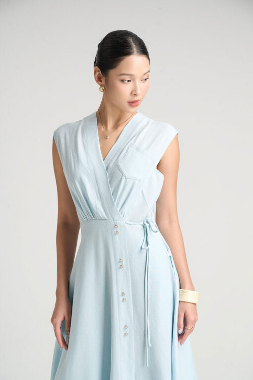 Đầm xoè cổ V chồng, đính cúc đôi