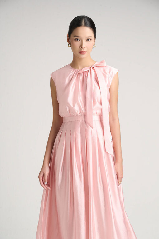 Đầm xoè nơ cổ xếp ly eo