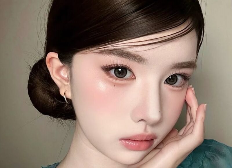 Butterfly cut và 4 tips giữ nếp để tóc đẹp như ở salon các tone makeup nhẹ nhàng