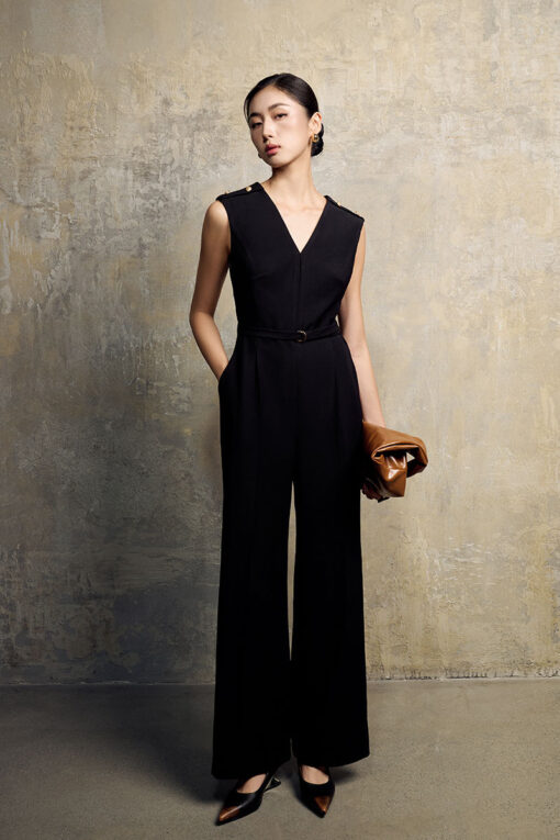 Jumpsuit sát nách cổ V túi chéo