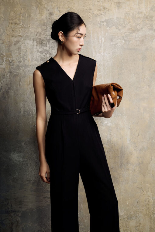 Jumpsuit sát nách cổ V túi chéo