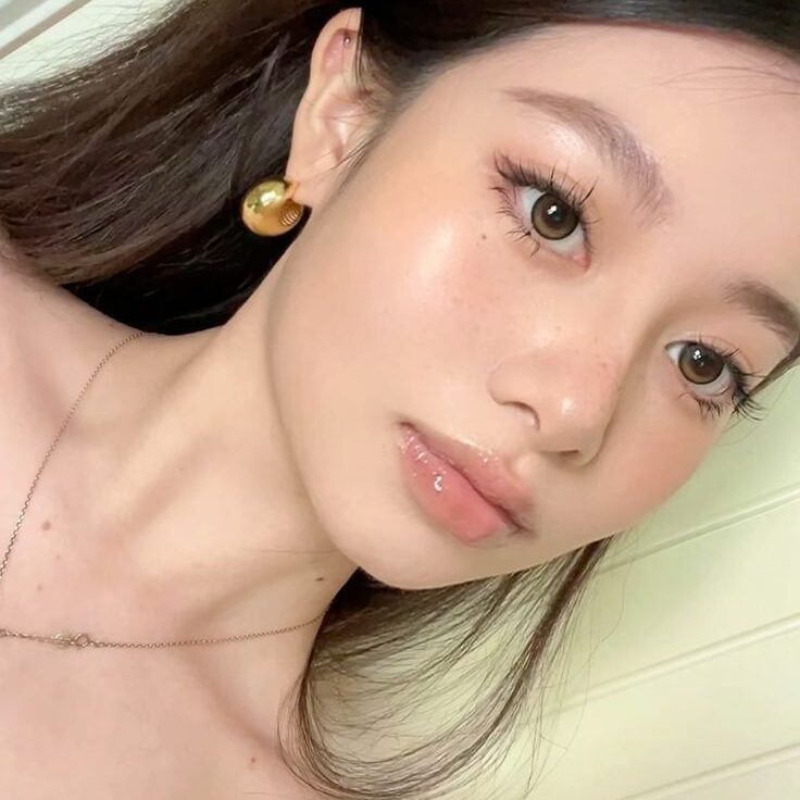 Butterfly cut và 4 tips giữ nếp để tóc đẹp như ở salon các tone makeup nhẹ nhàng