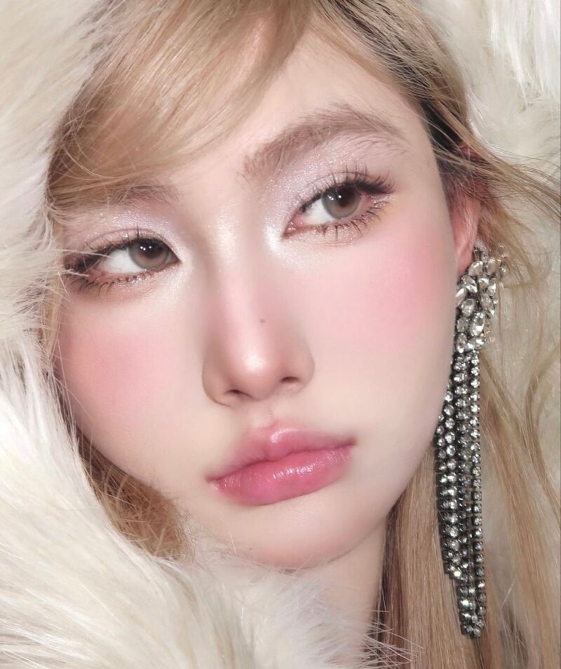 Butterfly cut và 4 tips giữ nếp để tóc đẹp như ở salon các tone makeup nhẹ nhàng