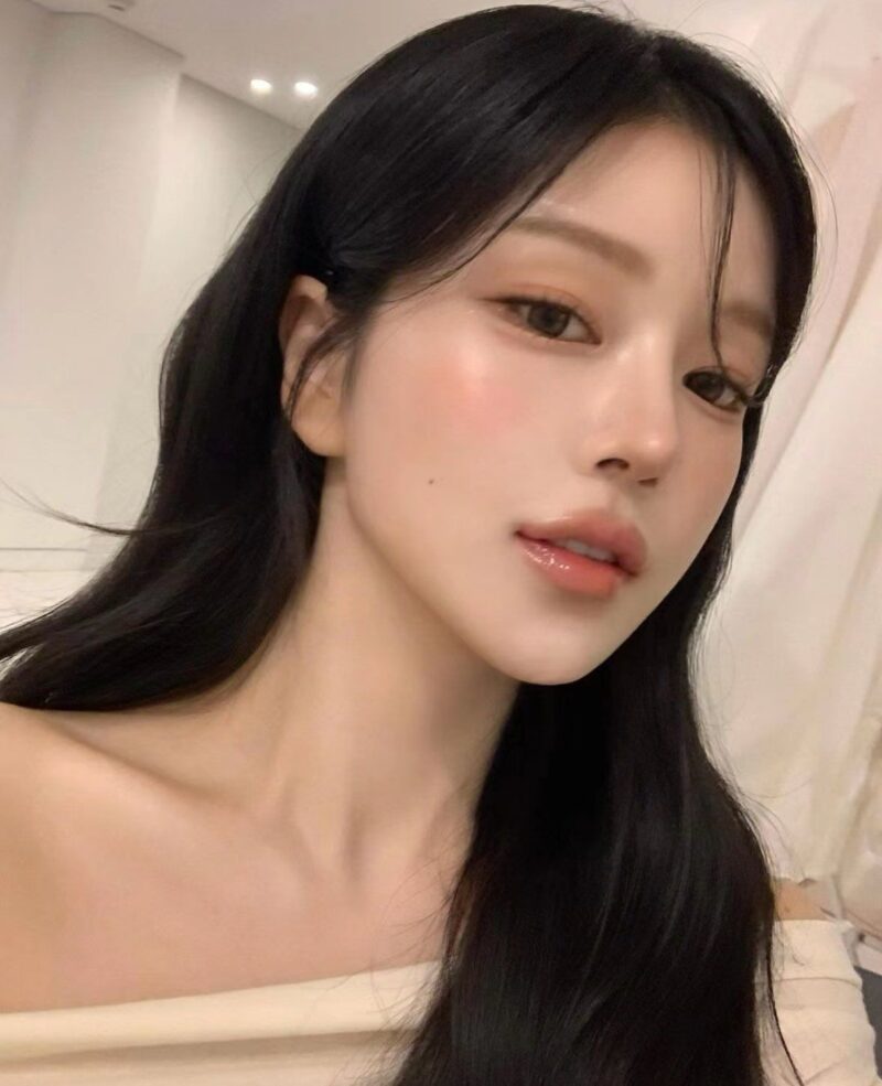 Butterfly cut và 4 tips giữ nếp để tóc đẹp như ở salon các tone makeup nhẹ nhàng