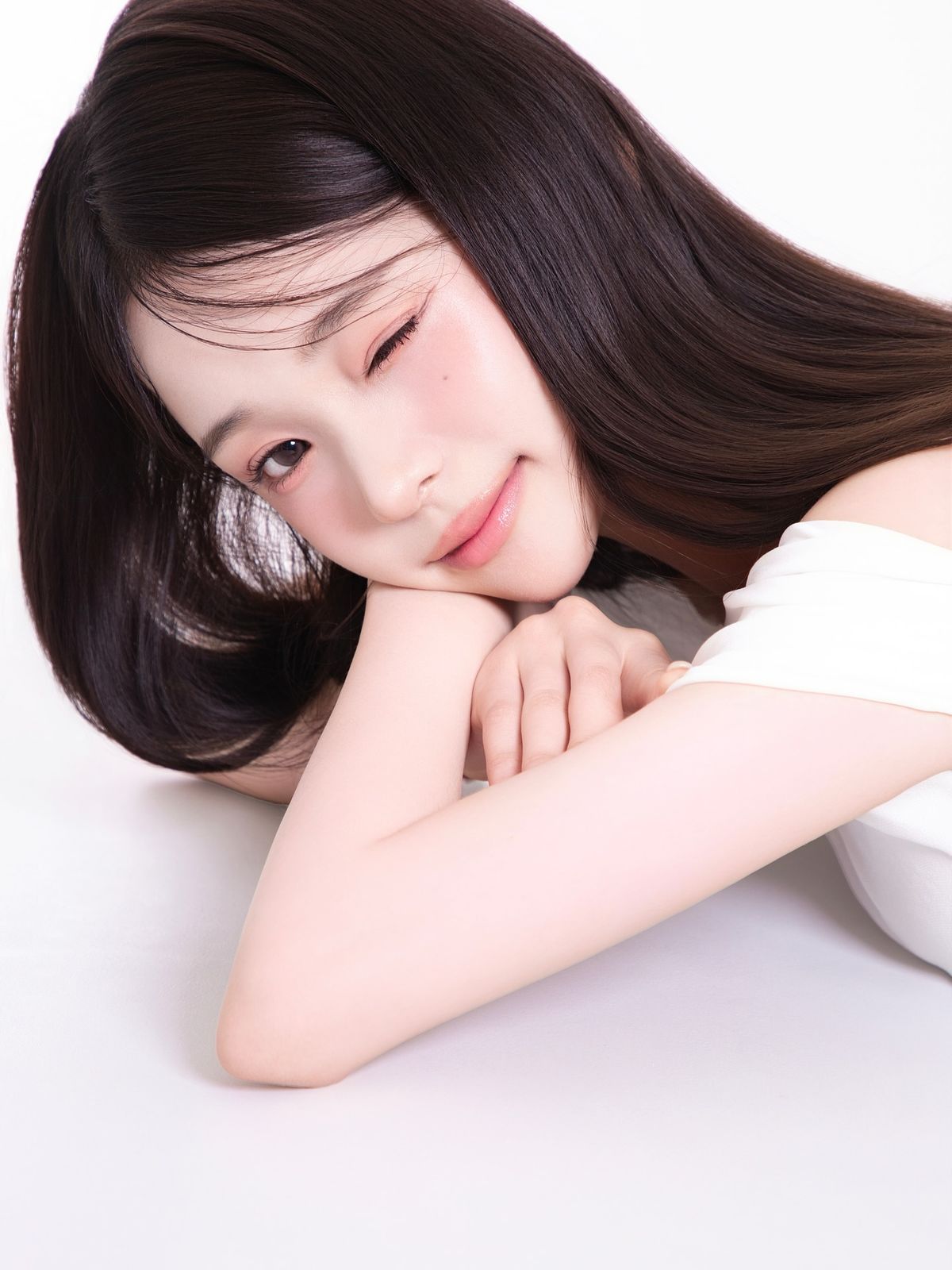 Vì sao tóc nhanh bết? Cách giữ tóc bồng bềnh giữa mùa hè nóng bức tết trung thu