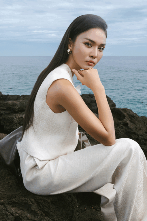 Áo kiểu SN cổ V đính dây hoa