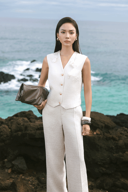 Áo kiểu SN cổ V đính dây hoa