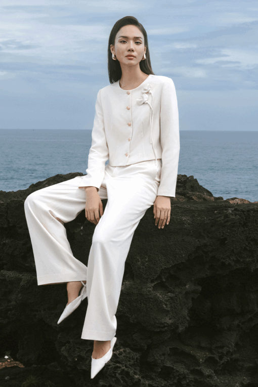 Áo vest cổ tròn 1 hàng cúc đính hoa ngực