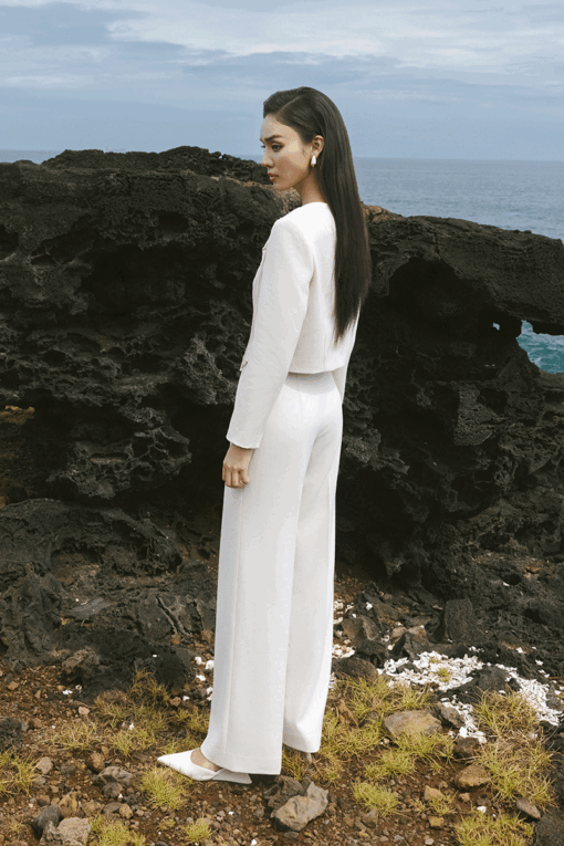 Áo vest cổ tròn 1 hàng cúc đính hoa ngực