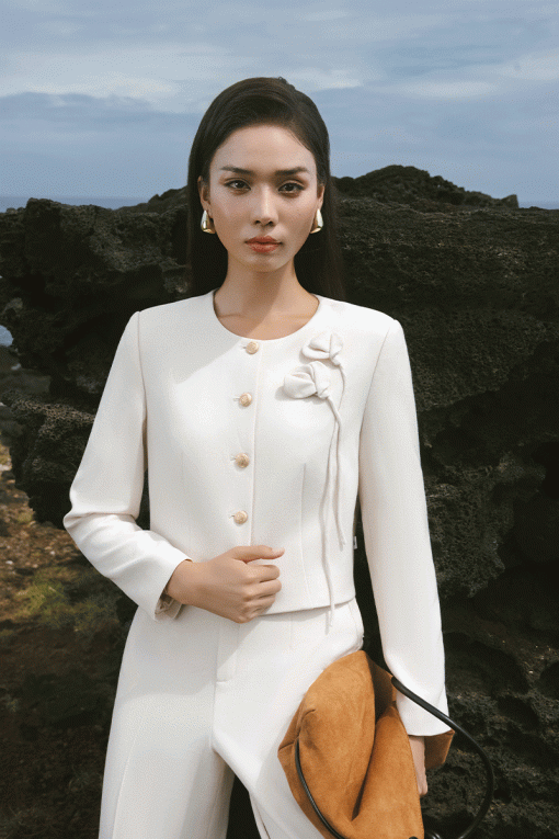 Áo vest cổ tròn 1 hàng cúc đính hoa ngực